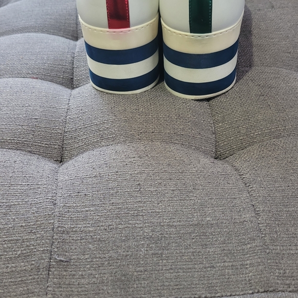 Gucci Made in Italy Stone Texture - Picture 5 of 5